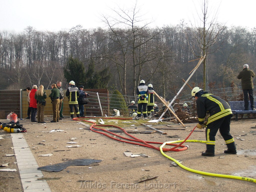 Gartenhaus in Koeln Vingst Nobelstr explodiert   P044.JPG